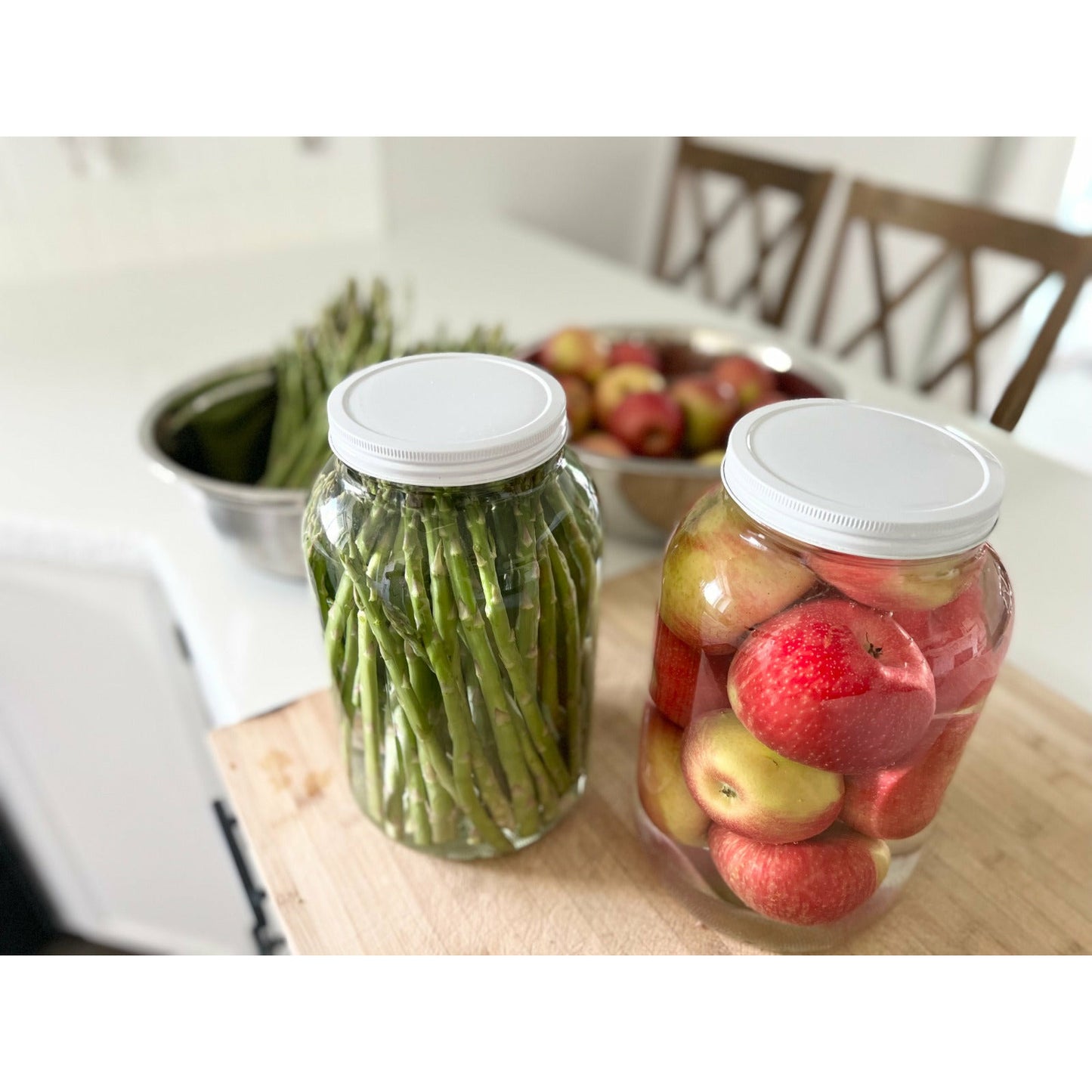 1 gallon glass mason jar metal lid detail